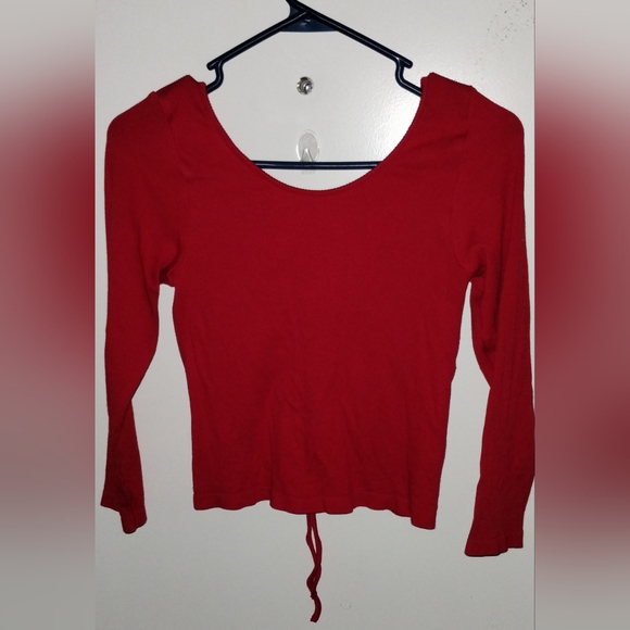 Suzette Collection long sleeve red crop top - Picture 3 of 3